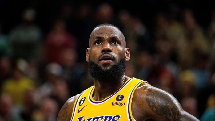 LeBron James Puts Off-the-Court Woes Out of His Mind